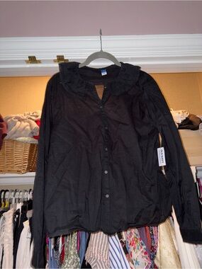 Old Navy Black Long-Sleeve Button Front Blouse with Ruffle Collar